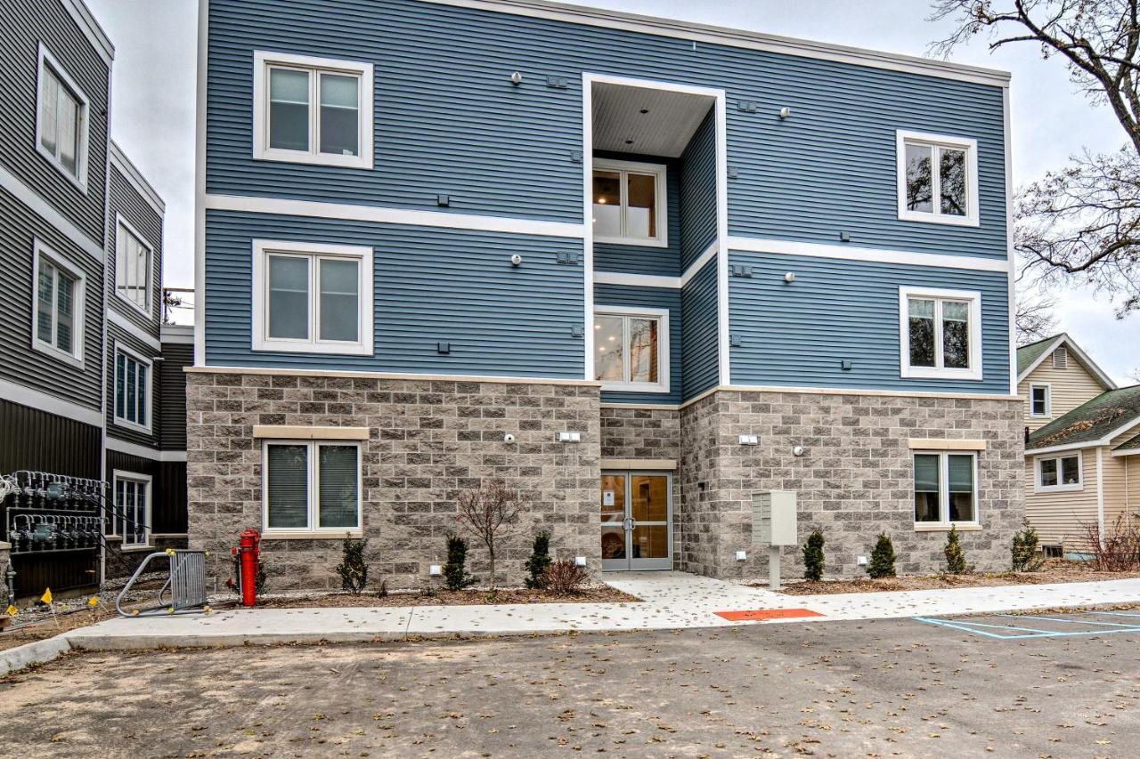 Modern Traverse City Condo About 1 Mi To Bay! Buitenkant foto
